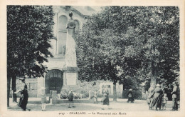 Challans * Place Et Le Monument Aux Morts * Villageois - Challans