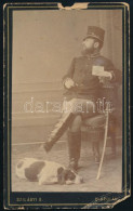 Cca 1882 Férfi Kutyájával, Keményhátú Fotó Szilágyi Gyulai Műterméből, Sérült, 10,5×6,5 Cm - Autres & Non Classés