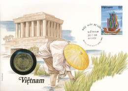 Vietnám 1974. 10D Felbélyegzett Borítékban, Bélyegzéssel, Német Nyelvű Leírással T:UNC Vietnam 1974. 10 Dong In Envelope - Unclassified