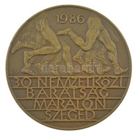 Fritz Mihály (1947-) 1986. "30. Nemzetközi Barátság Maraton - Szeged" Egyoldalas Bronz Emlékérem (60mm) T:1- Patina, Kis - Unclassified