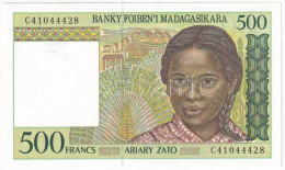 Madagaszkár 1996-2004. 500Fr T:UNC Madagascar 1996-2004. 500 Francs C:UNC  Krause P#75b - Zonder Classificatie