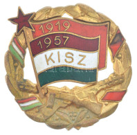 ~1970. "KISZ 1919-1957" Aranykoszorús Jelvény, HM Típus, Aranyozott, Zománcozott (45mm) T:2 Zománchiba, Kopott Aranyozás - Sin Clasificación
