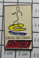1012C  Pin's Pins / Rare Et De Belle Qualité !!! ATHLETISME / CROSS DE CREIL LE COURRIER PICARD QUI PART - Leichtathletik