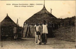 ** T1 Dakar, Dans Le Village Indigéne / Native Village, African Folklore - Ohne Zuordnung