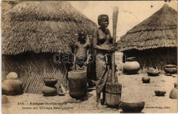 T2 1922 Dans Un Village Sénégalais / Village Life, Native Half-naked Woman And Child (fl) - Non Classificati