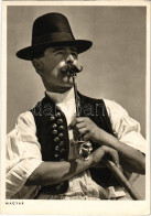 * T3/T4 Magyar Legény Pipával / Hungarian Folklore, Man Smoking A Pipe. 6 X 6 Spiegelreflex Blende 8 1/50 Sec (vágott /  - Non Classificati