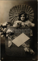 * T2/T3 1911 Kislány A Kosárban / Girl In A Basket - Unclassified