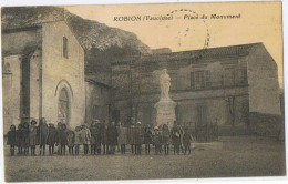 Cpa..84..ROBION..VAUCLUSE..PLACE DU MONUMENT - Robion