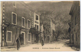 Cpa..84..ROBION..VAUCLUSE..AVENUE OSCAR ROULET - Robion