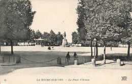 FRANCE - La Roche Sur Yon - La Place D'Armes - Animé - Enfants Jouant Ensemble - Carte Postale Ancienne - La Roche Sur Yon