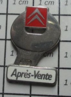 1010 Pin's Pins / Beau Et Rare / AUTOMOBILE / CLE PLATE CITROEN SERVICE APRES VENTE Par AMC - Citroën