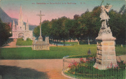 FRANCE - Lourdes - Saint Michel Et La Basilique - PD - Colorisé - Carte Postale Ancienne - Lourdes