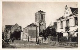 Challans * Rue Et Vue Sur Le Vieux Clocher - Challans