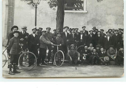 Carte Photo - Groupe D'ouvriers - Vélos - Industry
