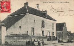 Malay Le Petit * L'école Et La Mairie * Villageois Enfants - Other & Unclassified