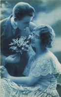 COUPLE - Un Doux Regard - Carte Postale Ancienne - Koppels