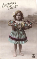 FÊTES ET VOEUX - Pâques - Une Petite Fille Avec Deux Paniers D'œufs - Colorisé - Carte Postale Ancienne - Easter