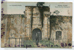 - BASSE TERRE - ( La Guadeloupe ), Homme Charmant, Entrée Du Fort Richepanse, Carte Rare, Non écrite, TTBE, Scans. - Basse Terre