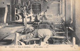 CPA 63 THIERS / USINE DE COUTELLERIE / LES EMOULEURS - Thiers