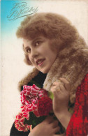 FÊTES ET VOEUX - Saint-Nicolas - Une Femme élégante Tenant Des Fleurs - Colorisé - Carte Postale Ancienne - Sinterklaas