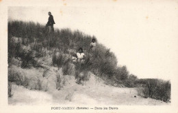 FRANCE - Fort Mahon - Dans Les Dunes - Une Famille Assise Dans Le Sable - Carte Postale Ancienne - Fort Mahon