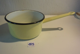 C105 Ancienne Casserole En émaillé Jaune - Jugendstil / Art Déco