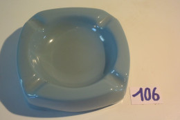 C106 Ancien Cendrier Bleu SANIBEL - Porcelana