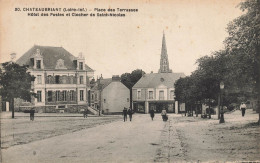 Châteaubriant * La Place Des Terrasses * Hôtel Des Postes Et Clocher St Nicolas - Châteaubriant