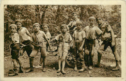 JOUY SUR MORIN - Cité Notre Dame, Scouts Avant Le Feu De Camp. - Scoutisme