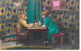 Girl With Teddy Bear, Fille Avec Ours En Peluche, Mädchen Mit Teddybär, Ragazza Con Orsacchiotto, At The Table - Jeux Et Jouets