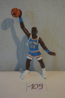 C109 Figurine Patrick Ewing 33 Basket 1987 NBA - Video Games