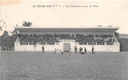 VAL DE MARNE  94  CACHAN - LE FOYER DES P. T. T. - LES TRIBUNES UN JOUR DE FETE - Cachan