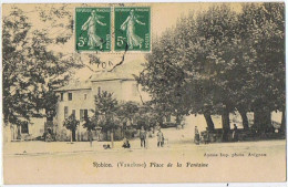 Cpa..84..ROBION..VAUCLUSE..PLACE DE LA FONTAINE - Robion