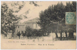 Cpa..84..ROBION..VAUCLUSE..PLACE DE LA FONTAINE - Robion