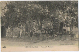 Cpa..84..ROBION..VAUCLUSE..PLACE DE LA FONTAINE - Robion