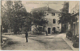 Cpa..84..ROBION..VAUCLUSE..LA PLACE PIERRE CASTEAU.. - Robion