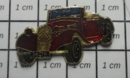 1021 Pin's Pins / Beau Et Rare / AUTOMOBILES / CITROEN 36 CTR ROUGE SANG TRACTION AVANT - Citroën