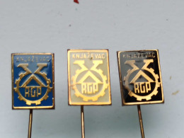 BADGE Z-98-2 - 3 PINS - Z126 - KNJAZEVAC, YUGOSLAVIA, MINE, RUDNIK, TAMBANG, COAL MINE, Mineur - Lots