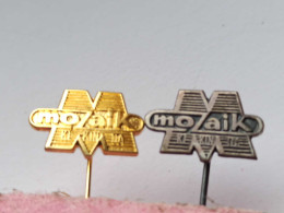 BADGE Z-98-6 - 2 PINS - MOZAIK, KIKINDA, SERBIA, Mosaic Mosaïque - Sets