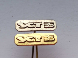 BADGE Z-98-6 - 2 PINS - XT 35 - Lots