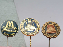 BADGE Z-98-6 - 3 PINS - MLADOST SUBOTICA, PIN SERBIA - Lots