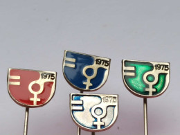 BADGE Z-98-6 - 4 PINS - JAMSTALLDHET MAN KVINNA SVERIGE, 1975 Equality Between The Sexes & Red Cross Croix Rouge - Loten