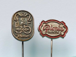 BADGE Z-98-10 - 2 PINS - PIONIR, SUBOTICA, SERBIA, Ramoneur, Chimney Sweep, Food Candies Industry - Lots