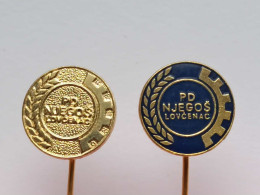 BADGE Z-98-12 - 2 PINS - MOUNTAINEERING CLUB NJEGOŠ Lovćenac Montenegro - Mountaineer, Mountain, Alpinism - Lots