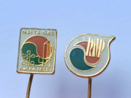 BADGE Z-98-15 - 2 PINS - Nafta Gas, Novi Sad, Serbia, PETROL INDUSTRY, Petrolium Pétrole Fuel Gasoline Gas Benzine - Lotes