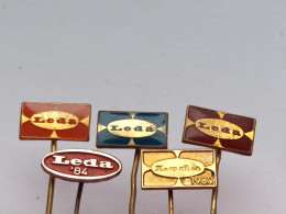 BADGE Z-98-16 - 5 PINS - LEDA KNJAZEVAC, SERBIA, Shoe Shoes FOOTWEAR Factory CHAUSSURES Chaussure - Sets