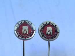 BADGE Z-98-18 - 2 PINS - Pharmacie, Pharmacy, Medical, DENTISTE, DENTISTERIE, DENTISTRY, STOMATOLOGIJA, JUGODENT - Lotti