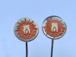 BADGE Z-98-18 - 2 PINS - Pharmacie, Pharmacy, Medical, DENTISTE, DENTISTERIE, DENTISTRY, STOMATOLOGIJA, JUGODENT - Lotes