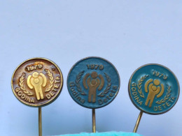 BADGE Z-98-20 - 3 PINS - ANNEE DE L'ENFANT, YEAR OF THE CHILD, GODINA DETETA, YUGOSLAVIA - Loten