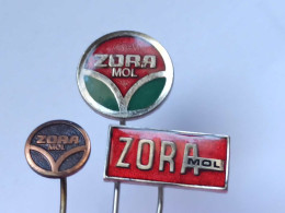 BADGE Z-98-21 - 3 PINS - MOL, Serbia, VEGETABLES - Loten